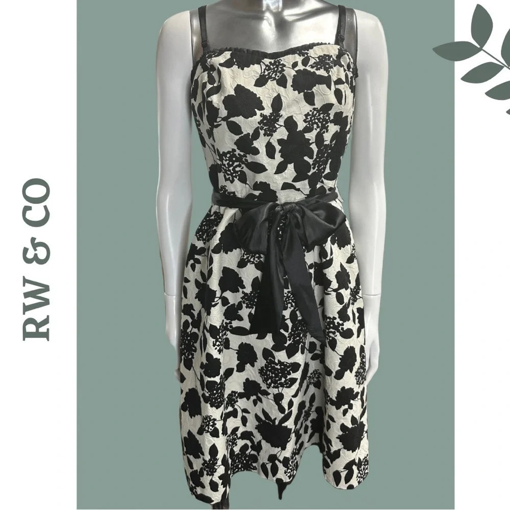 RW & Co Black Cream Floral Dress Contrast
Belt Netting Underskirt Size 14